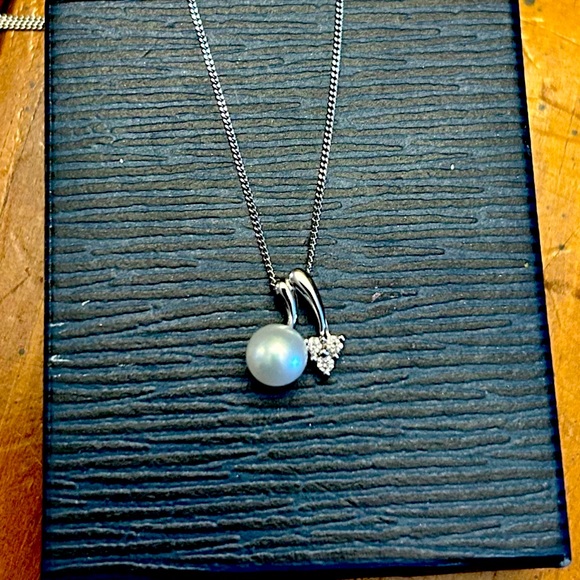 Diamonds and Pearl pendant - Picture 2 of 5